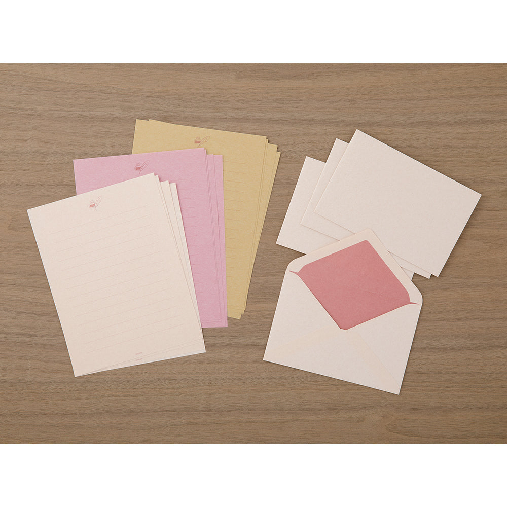 Letter set with paper and envelopes in three shades of pink