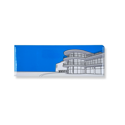 Rectangle magnet depicts the iconic architecture of the De La Warr Pavilion illustrated in grey with a blue background