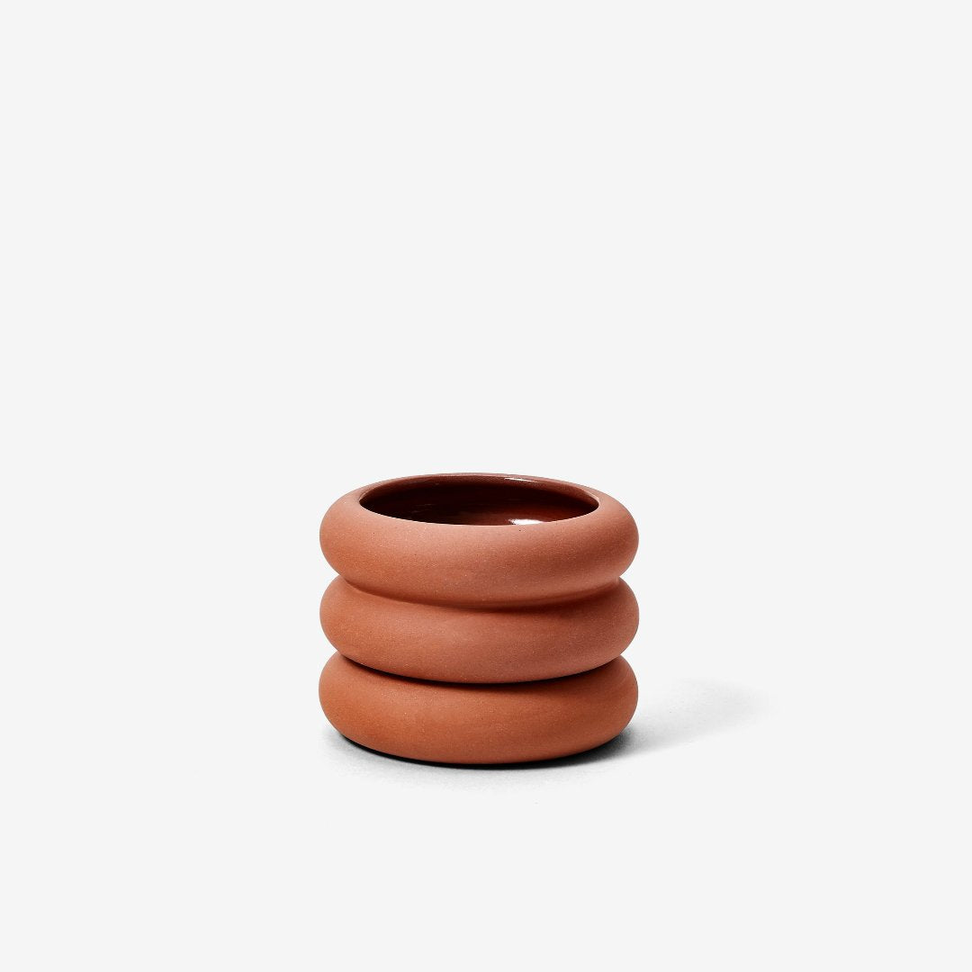 Terracotta plant pot with rounded edges and a glazed inside